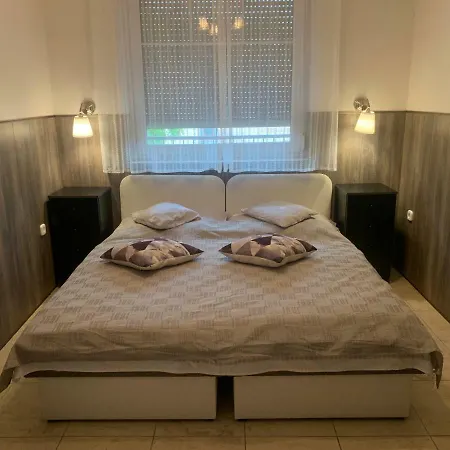 Barbara Vendeghaz Apartmán *